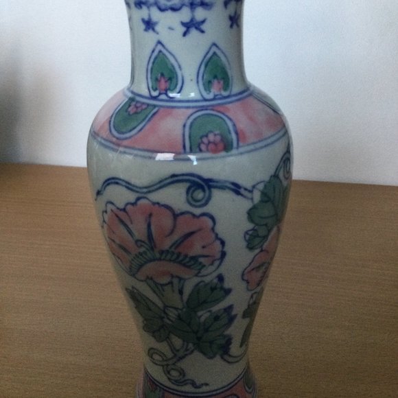 Vintage Chinese ceramic porcelain small vase hand painted with flowers 8" tall - Picture 8 of 9